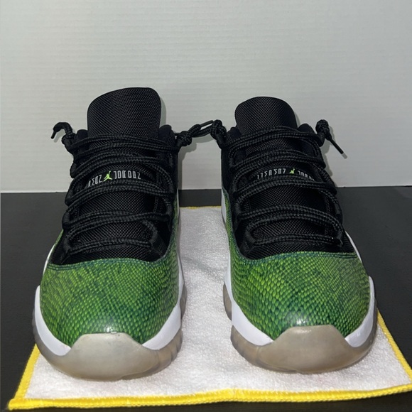 Jordan 11 Retro Low Green Snakeskin - Picture 1 of 5